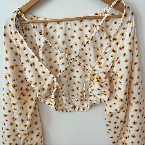 WeWoreWhat Women's Small Daisy Flower Billow Sleeve Crop Top Ivory Multi - Picture 8 of 11